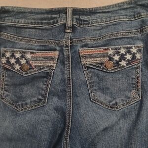 Silver Jeans Co Suki Embroidered Flag Pocket Capri Jeans Women's Waist Sz 29